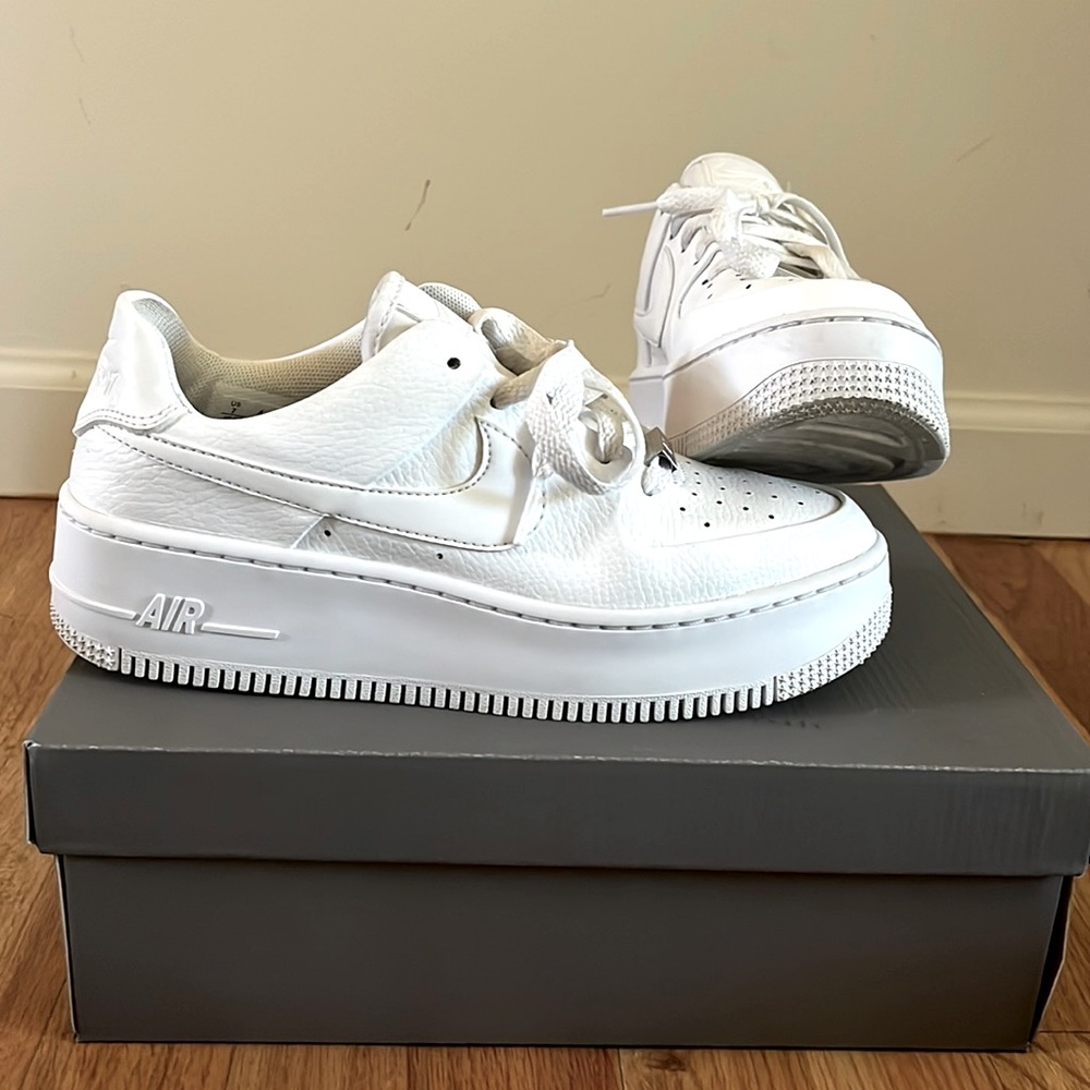 Nike Air Force 1 Sage Low size 7